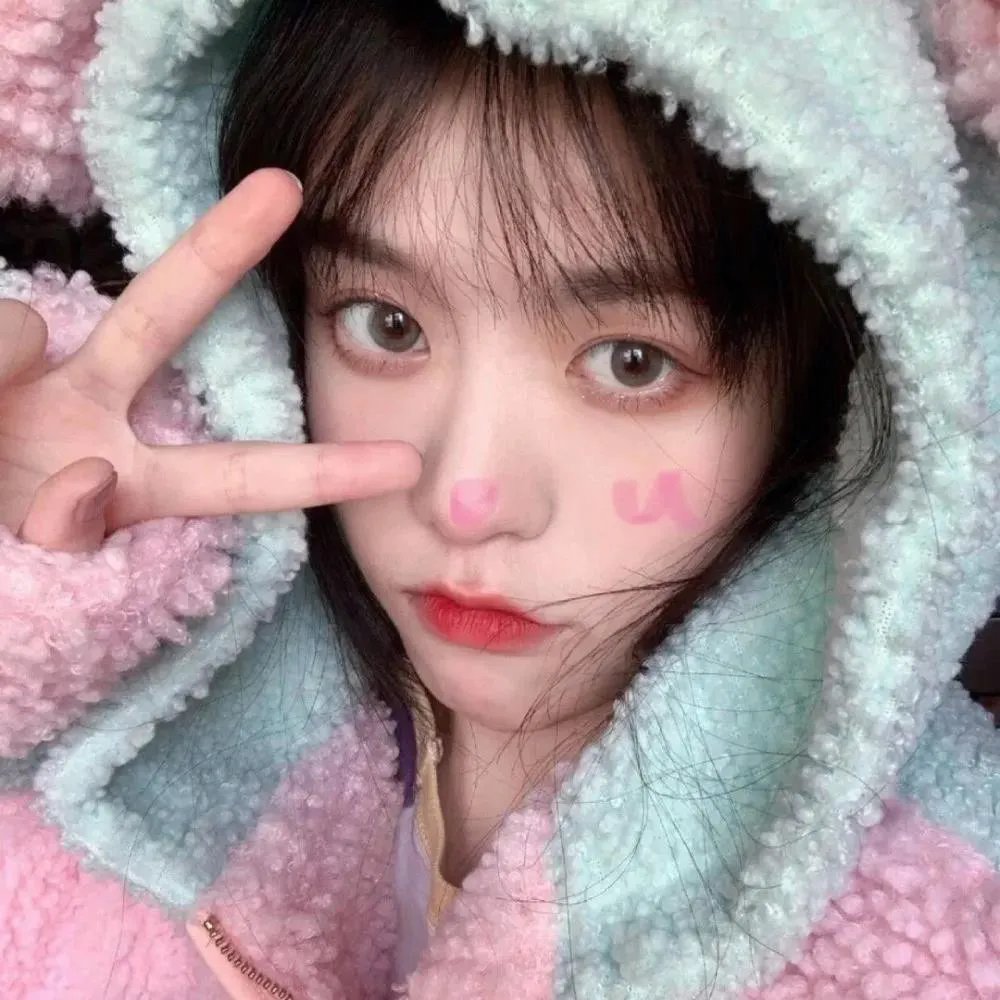 小姑娘艾萝依